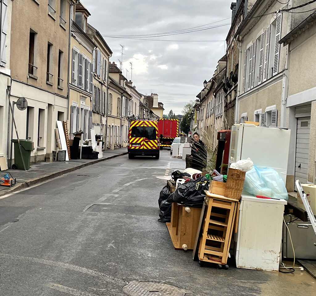 D&eacute;g&acirc;ts des sinistr&eacute;s dans les rues