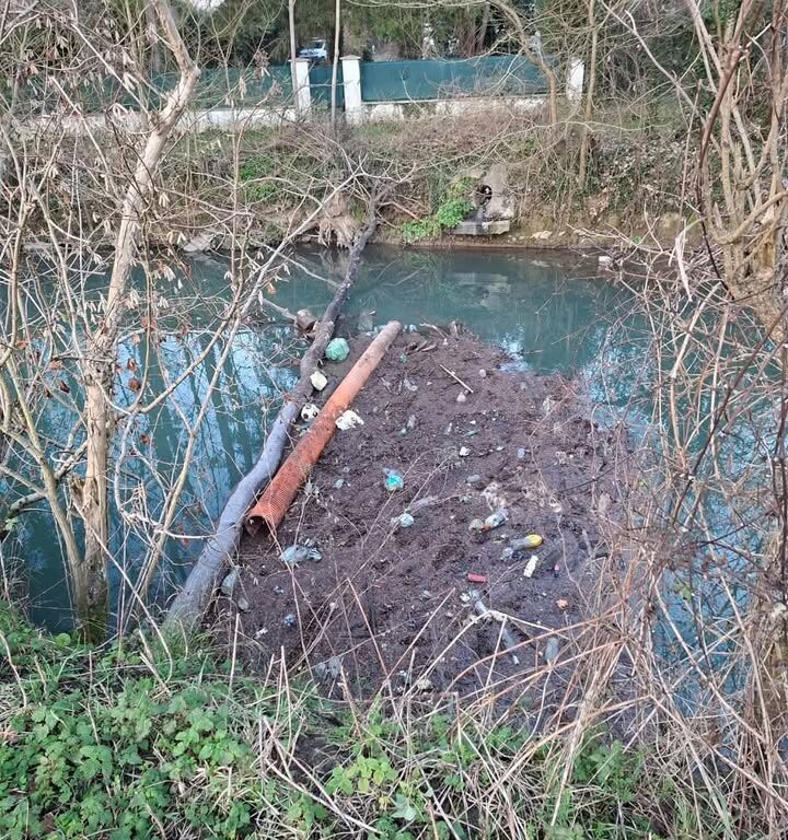 Embâcles et arbres couchés au pont de Tresmes à Pommeuse