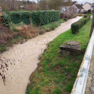Le Liéton en crue à Mouroux : impressionnante force hydraulique