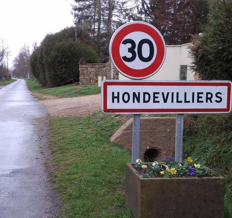 Pesticides dans l&rsquo;eau potable à Hondevilliers : VigiCrécy demande des précisions