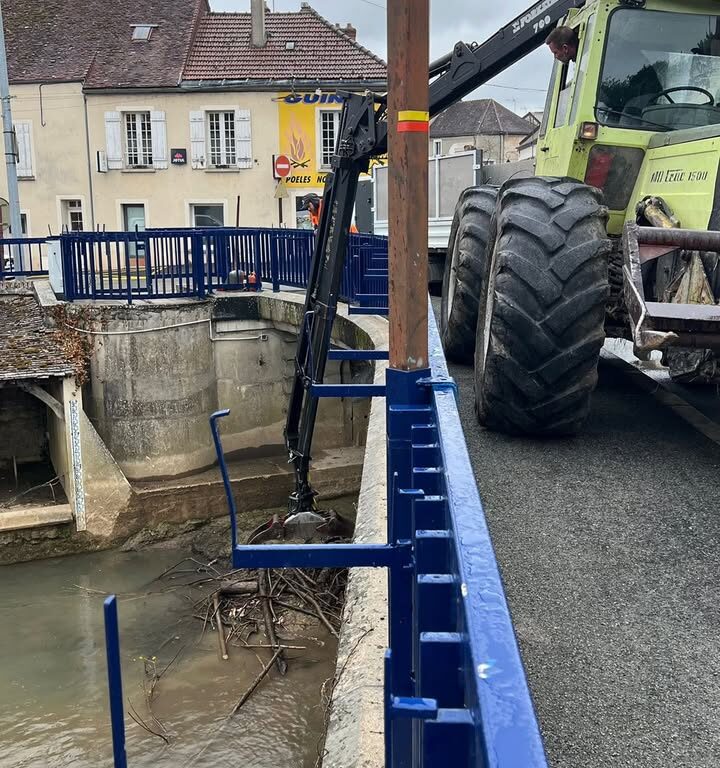 La Ferté-Gaucher : enlèvement des embâcles au vannage Janvier